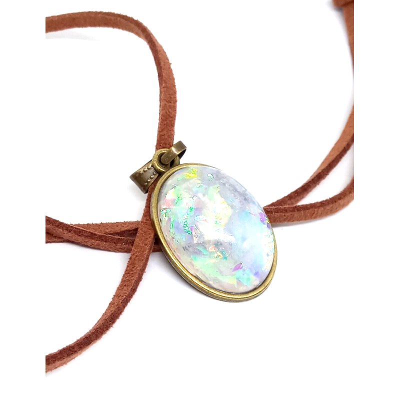 Halskette Oval Epoxidharz verziert Weiß schimmernd Opal-Imitat HANDGEMACHT B087